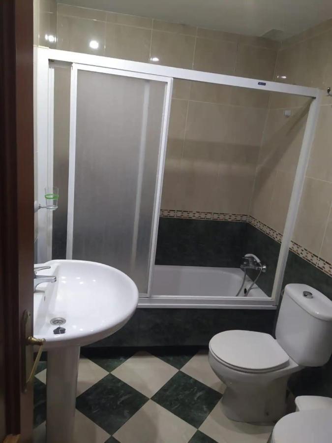 Apartamento 3 Dormitorios Frente A Hospital De Traumatologia Granada Esterno foto
