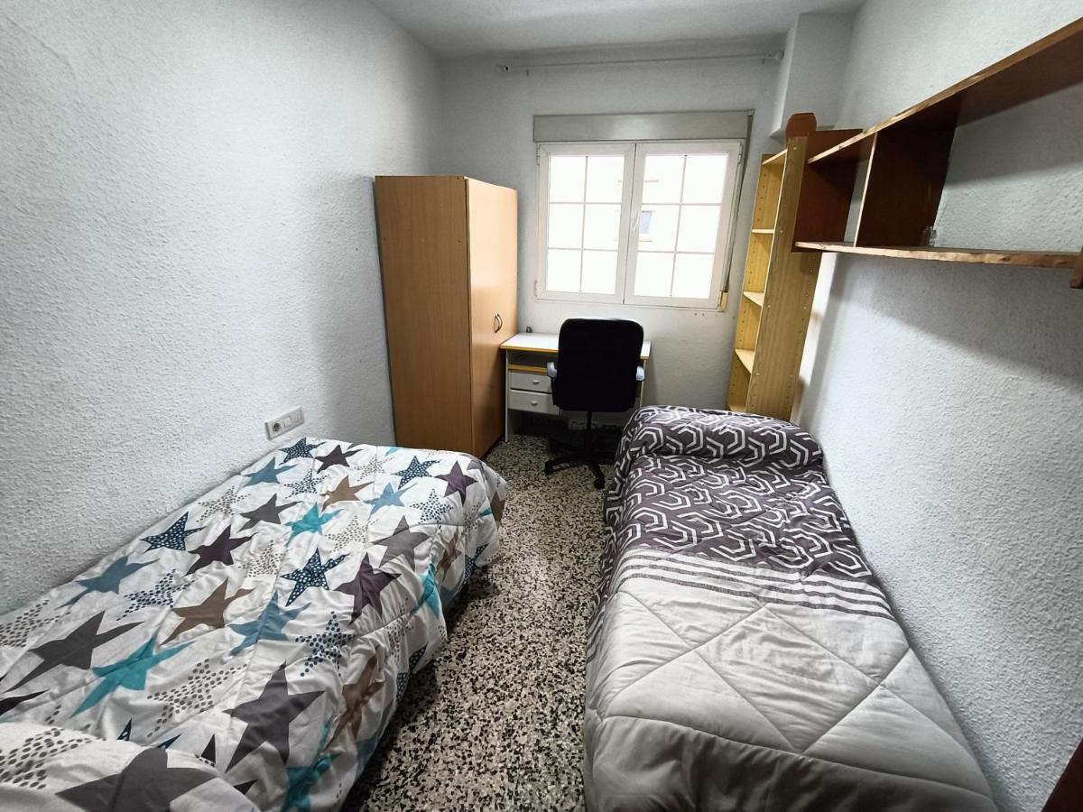 Apartamento 3 Dormitorios Frente A Hospital De Traumatologia Granada Esterno foto